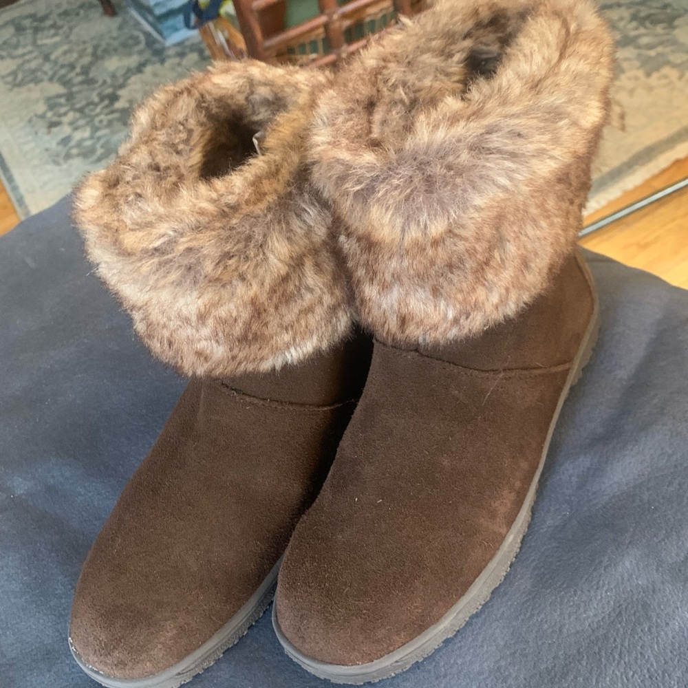 NWOT Minnetonka Brown Real Suede Booties Faux Fur Lined Women's Boots